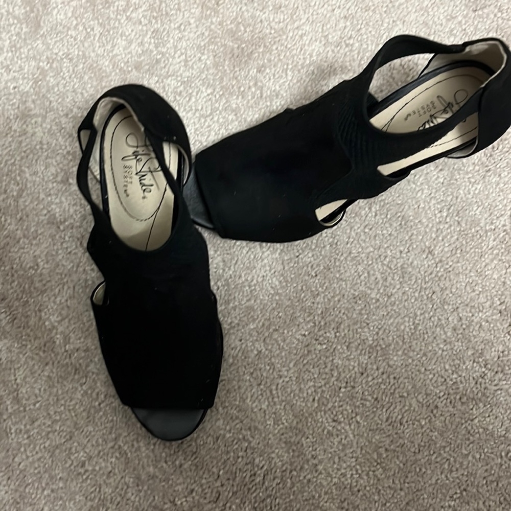 Black size 7 heels
